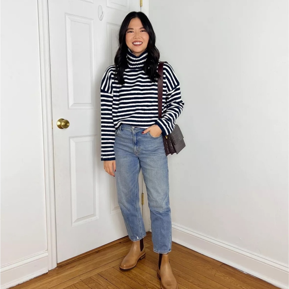 Abercrombie Wedge Turtleneck Sweater - Picture 2 of 3